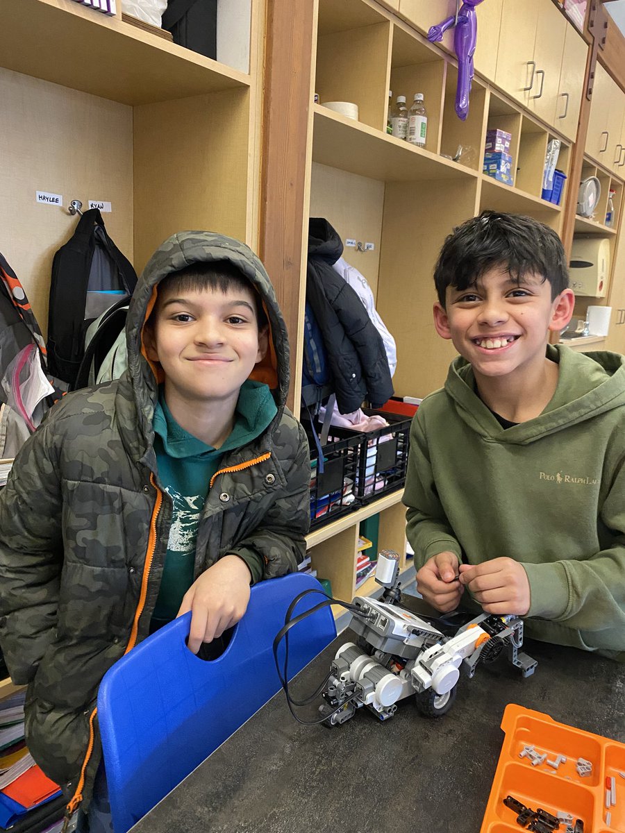 ksrschliessman's tweet photo. Students in Mr. Singhs class are working on their “battlebots”. The students are preparing for a tournament to battle against each other with their parents watching. https://t.co/rIEHseGuXB