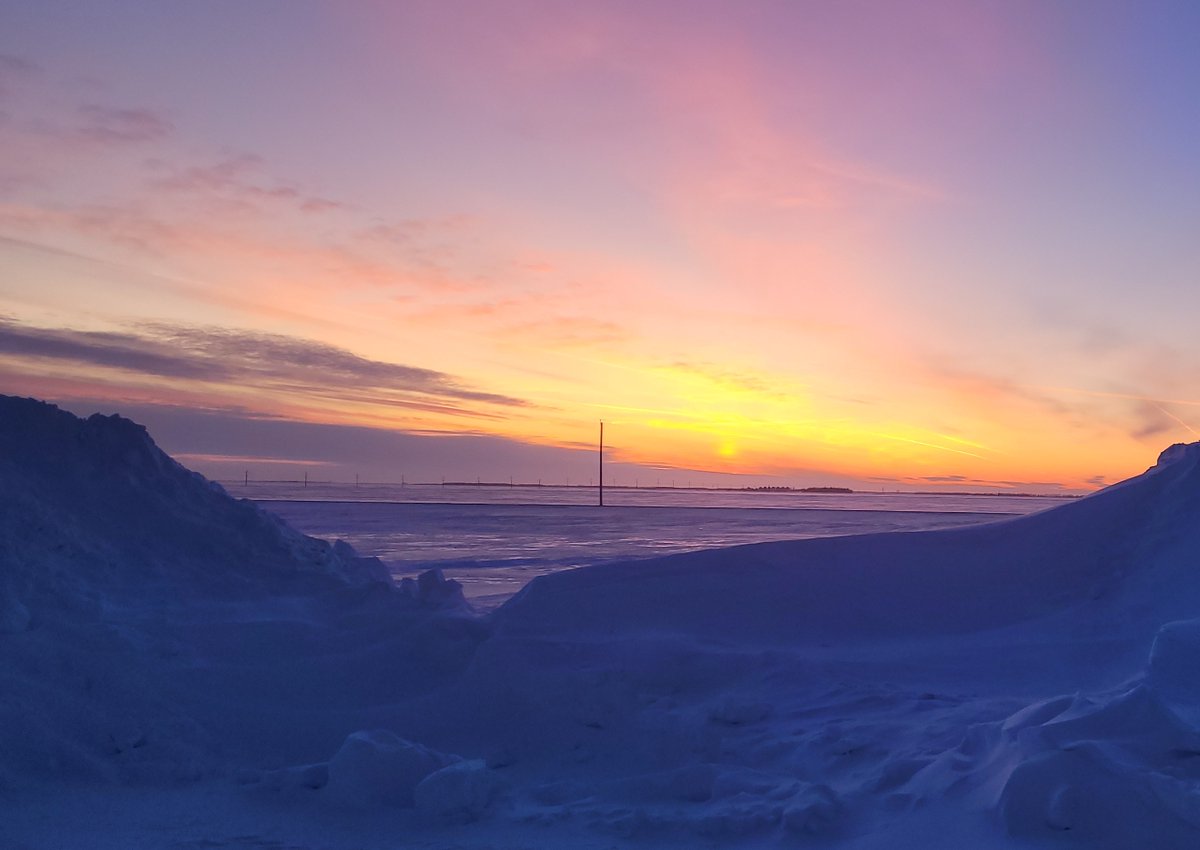 HyLifeltd's tweet photo. #SkyWatch is something we do here at HyLife, where team members share their beautiful work views with our teams across the company. Take a look at some stunning sunrises and sunsets captured by our team members 🌄 #HyLife #Ag https://t.co/FoF1E6IztJ