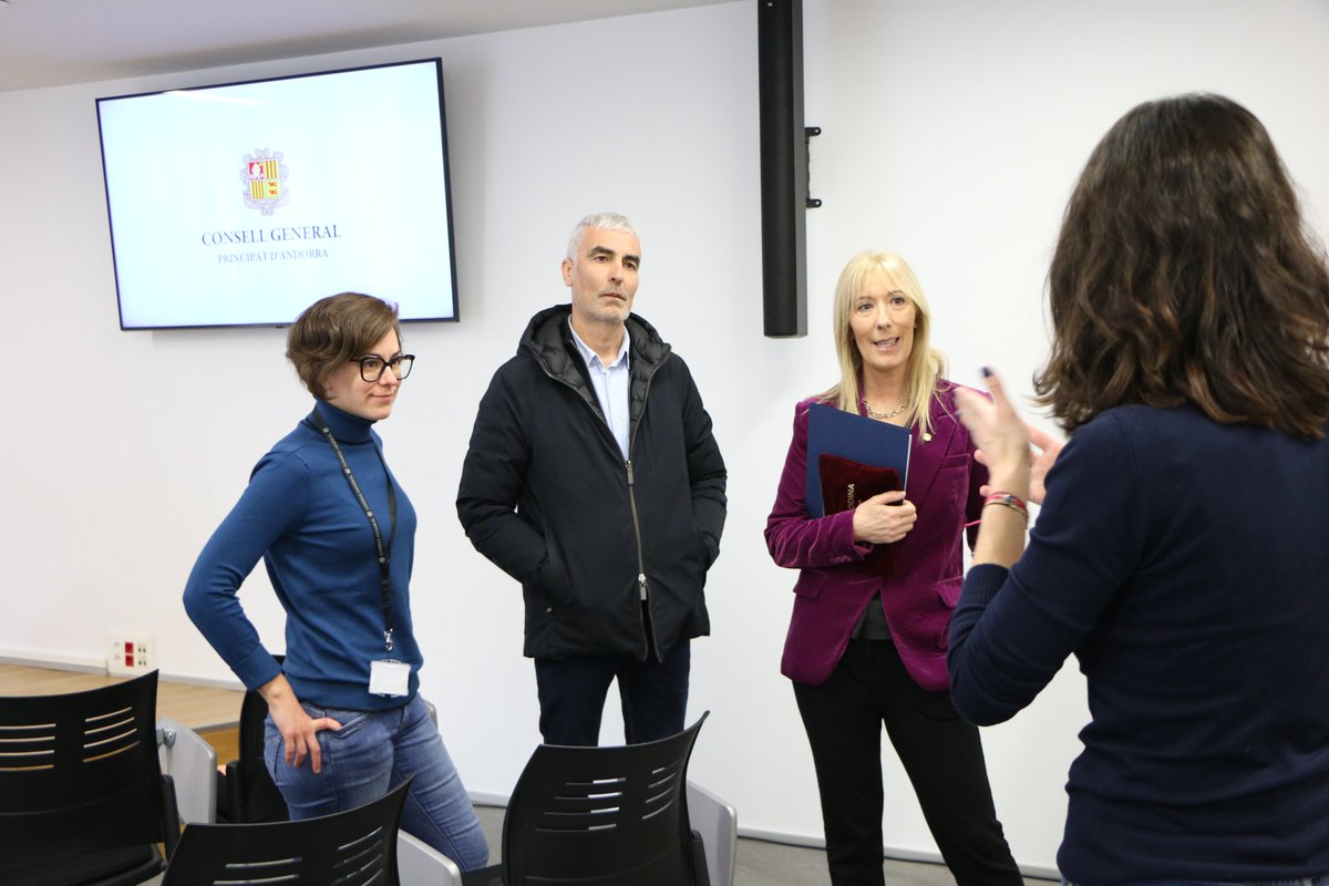 Celebrem el Dia Internacional de la Francofonia fent un repàs als 42 anys de la delegació andorrana a l'<a href="/APFfrancophonie/">APF. Francophonie</a>.

🔹 La participació a l'APF, l'any 1983, va suposar la primera delegació internacional del Consell General.

💻 Més informació: tuit.cat/XsRDx