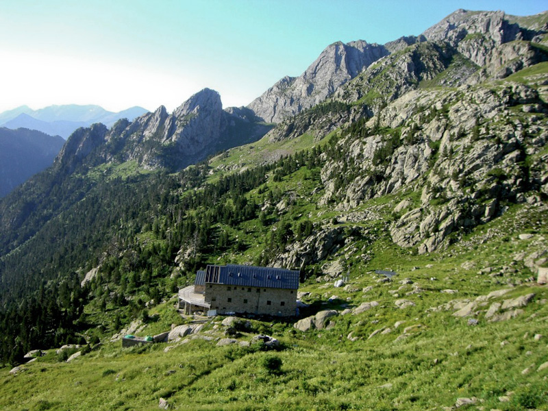 vhaakman's tweet photo. Refugio Angel Orus, Spaanse Pyreneeën.🌲💚
Vakantie plannen? Check: https://t.co/zsVJwaAHZ1
Delen mag en wordt gewaardeerd! ❤️
#Pyrenees #Adventure #Nature #Outdoor #BeautifulDestinations #Mountains #BucketList #Wanderlust #AmazingViews #PyreneesMountains https://t.co/Ceao5ocd8y