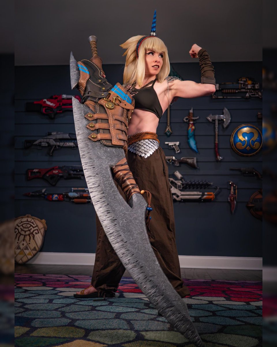 sew_angry's tweet photo. Imma smol swole sword stand! 

Sword by @volpinprops for #MonsterHunterWorld, wig by VickieBane (IG), biceps by me and @HeroPhysiques https://t.co/pszTIUPeYW