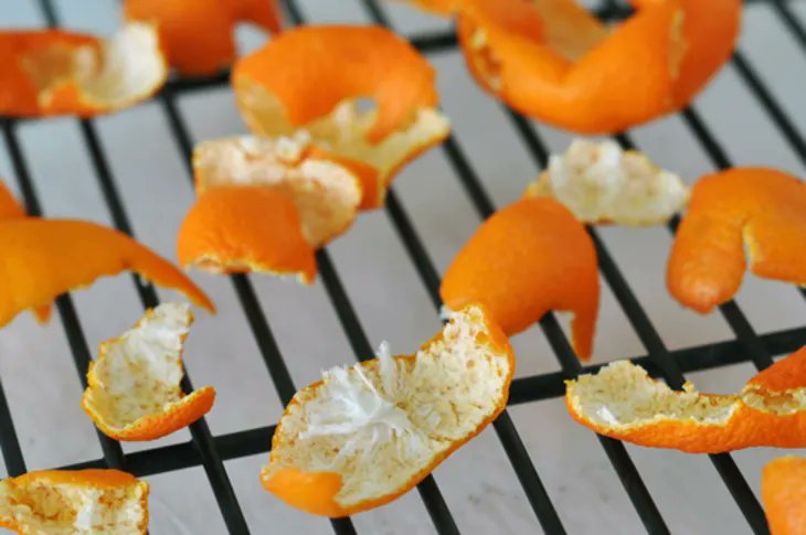 5 Amazing Uses for Dried Citrus Peels &amp; How to Make the Most of Them thehomesteadsurvival.com/5-ways-to-use-…