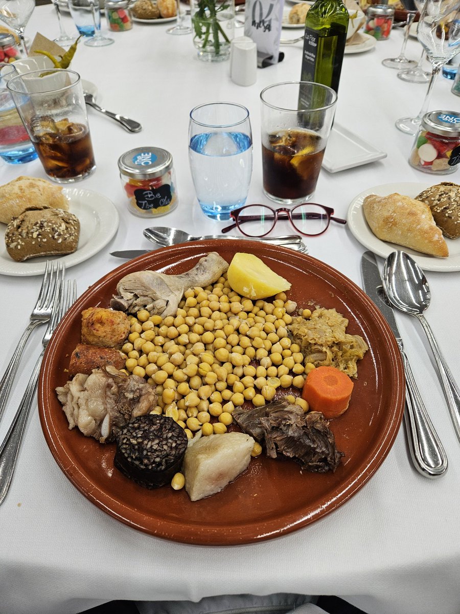 MadridOPC's tweet image. Hoy hemos disfrutado de un sabroso Cocido madrileño con motivo del encuentro para profesionales del MICE en las magníficas instalaciones del Hotel Chamartín The One.
Gracias al equipazo de Pilar y Lorena. 😘
Qué rico estaba!!!!!