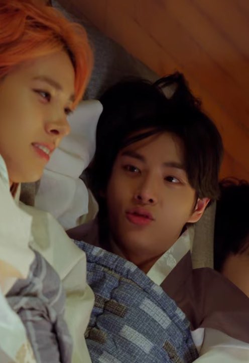 “baby kiss before sleep? 🥺”