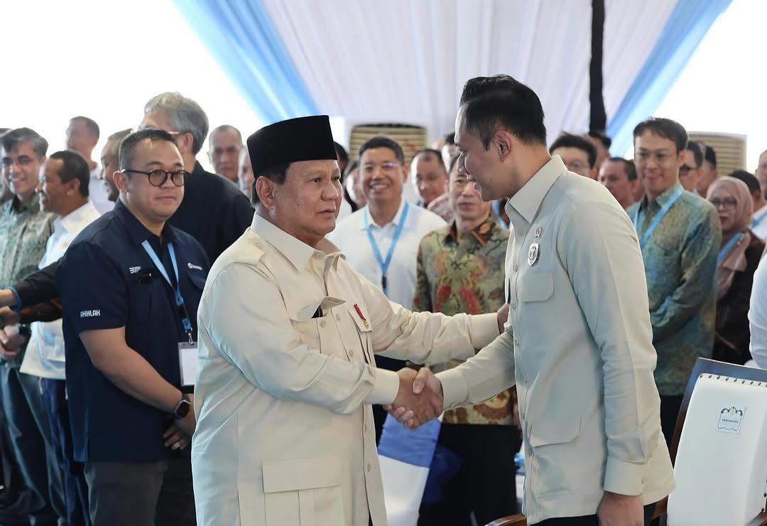 AgusYudhoyono's tweet photo. Hari ini, mendampingi Presiden Prabowo meresmikan Kawasan Ekonomi Khusus Industropolis Batang, Jawa Tengah. KEK ini dirancang untuk mendorong perekonomian, tidak hanya untuk Batang dan Jawa Tengah, tetapi juga untuk ekonomi nasional. KEK ini diharapkan memberikan dampak positif yang signifikan bagi pertumbuhan ekonomi, kesempatan kerja, dan kesejahteraan masyarakat.