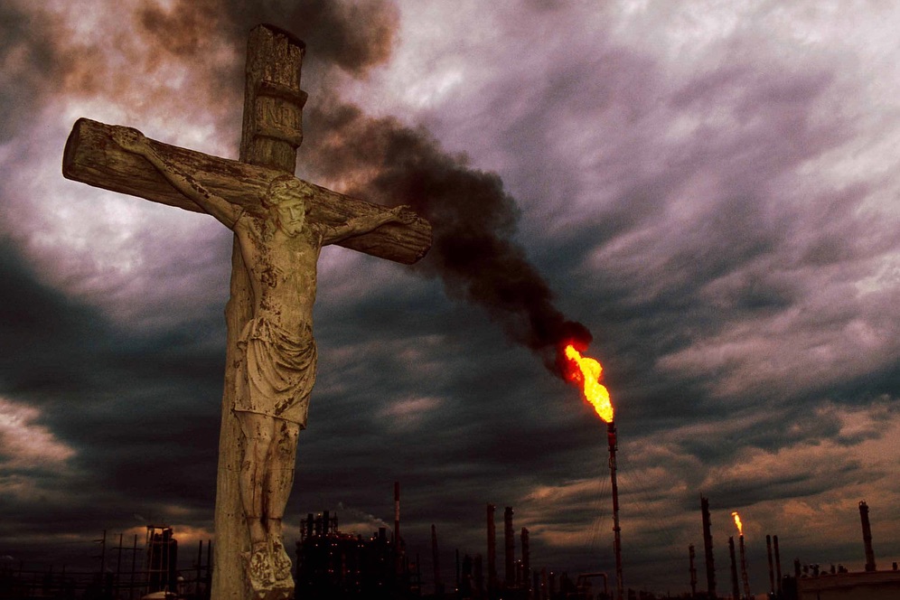 vikare06's tweet image. Photos that go insanely hard: Cancer Alley in Taft, Louisiana.