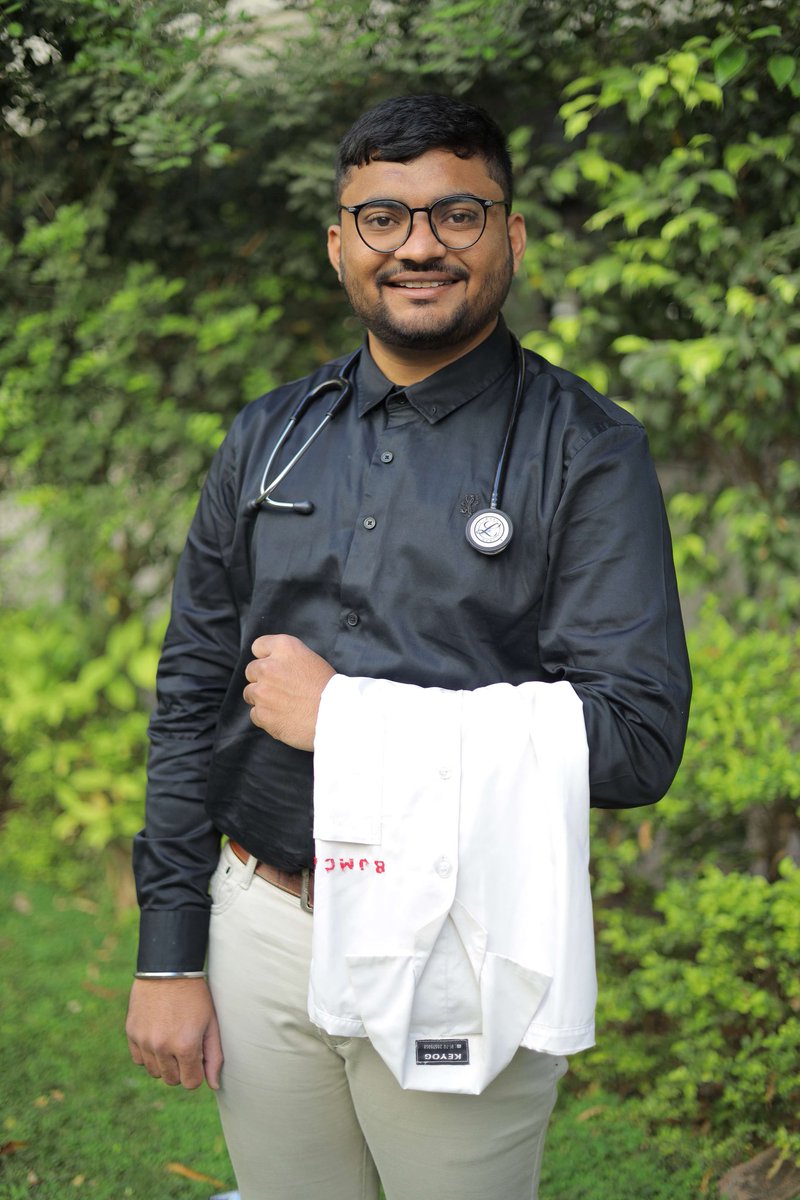 KrutikModi05's tweet photo. Graduated 🎓
BJMC'19 ❤️
#MBBS #BJMC #Batch2019 #neetpg2025 #MEDICO #Ahmedabad https://t.co/7Lq09zf6Lm