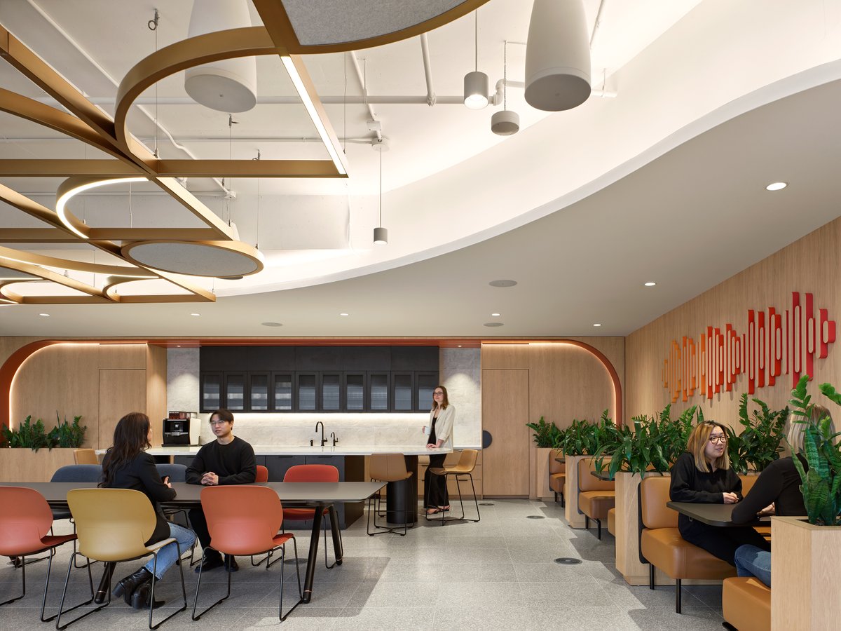 pentacongroup's tweet image. Rendering to reality: As the first phase of a multi-phased #restack program aligned with a new hybrid work model, this long-standing #BigFour accounting client chose to renovate the top two floors of the tower, creating an immersive #workplace hub that is highly adaptable.