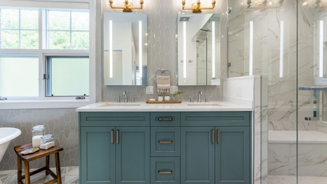 KathyRidick's tweet photo. Before and After: 4 Inviting Bathrooms in 150 Square Feet https://t.co/lh59msw04E https://t.co/ZOndH0PZk3