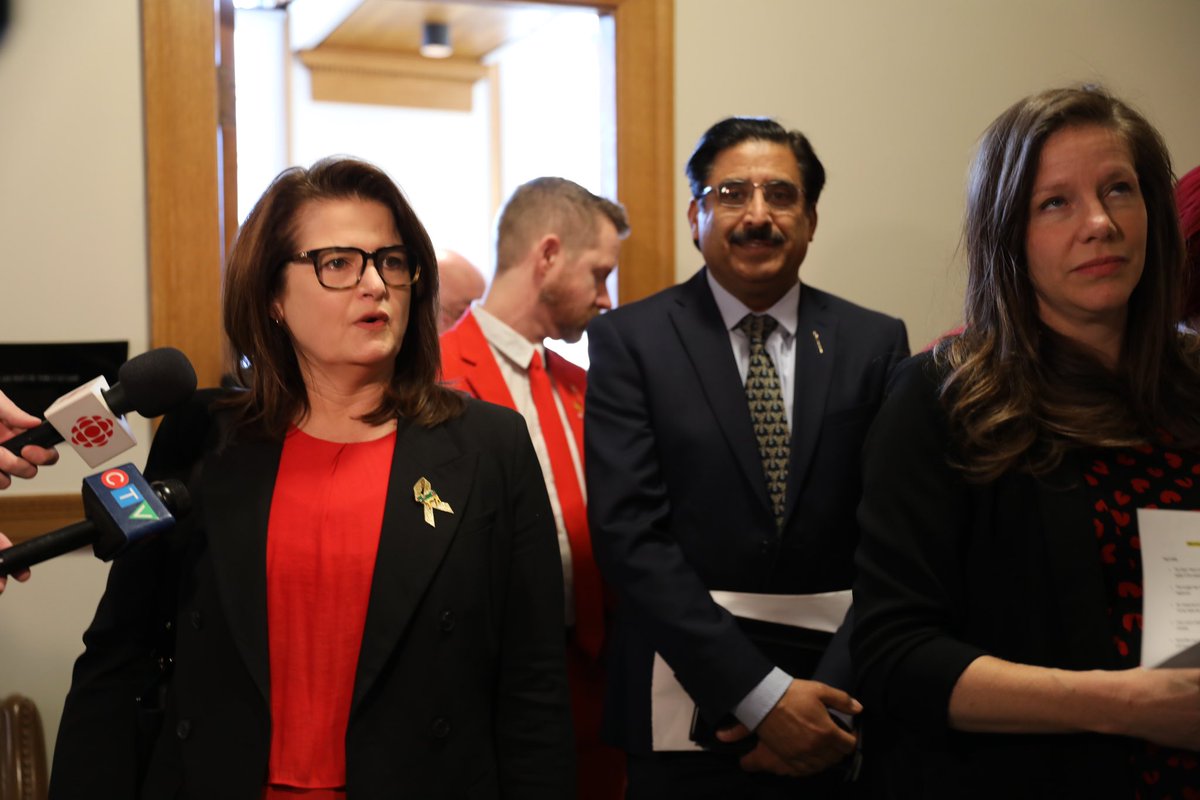 AlexanderQuon's tweet image. Saskatchewan NDP will be moving a motion to condemn the comments from the Trump administration. 

They posed with Canada jerseys in front of the legislature this morning but were not allowed to wear them in the chamber. Beck implied it was a decision made by the Speaker. #skpoli