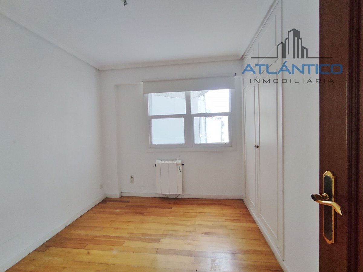 #PisoEnVenta en #Coruña. En la Avenida de Oza, zona #loscastros.  128m² construidos, 5 Dormitorios, 2 Baños, Salón, Cocina Independiente.atlanticoinmobiliaria.com/ad/107652579