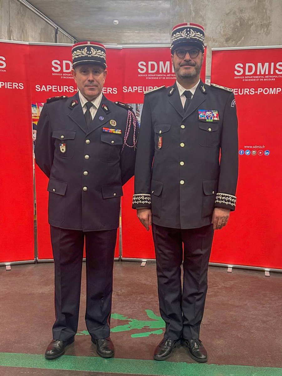 À compter du 1er juillet, le contrôleur général Clavaud, actuellement directeur du <a href="/sdmis69/">SDMIS</a>, rejoindra l'État-Major de la <a href="/SecCivileFrance/">Sécurité Civile</a>, dont il prendra officiellement le commandement le 15 septembre pour succéder à l’inspecteur général François Pradon. 
Je salue l’arrivée