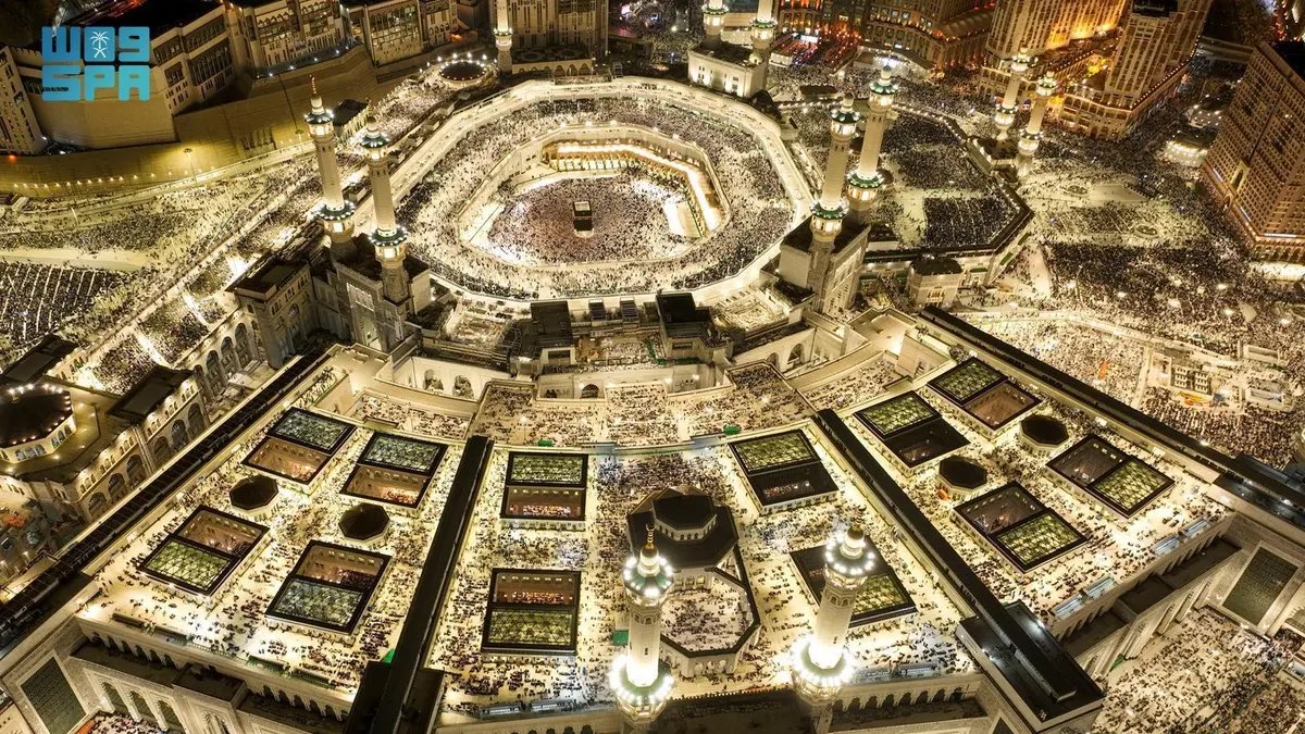 المسجد الحرام..

تحفة معمارية بعناية سعودية.

-