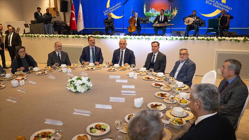 Vakıf temsilcileri iftarda bir araya geldi

Vakıflar Genel Müdürlüğünce, "Vakıf Başkanları İftar Buluşması" programı düzenlendi.

EĞİTİM KANALIM👇

chat.whatsapp.com/F8ovc57dQOQ1mN…