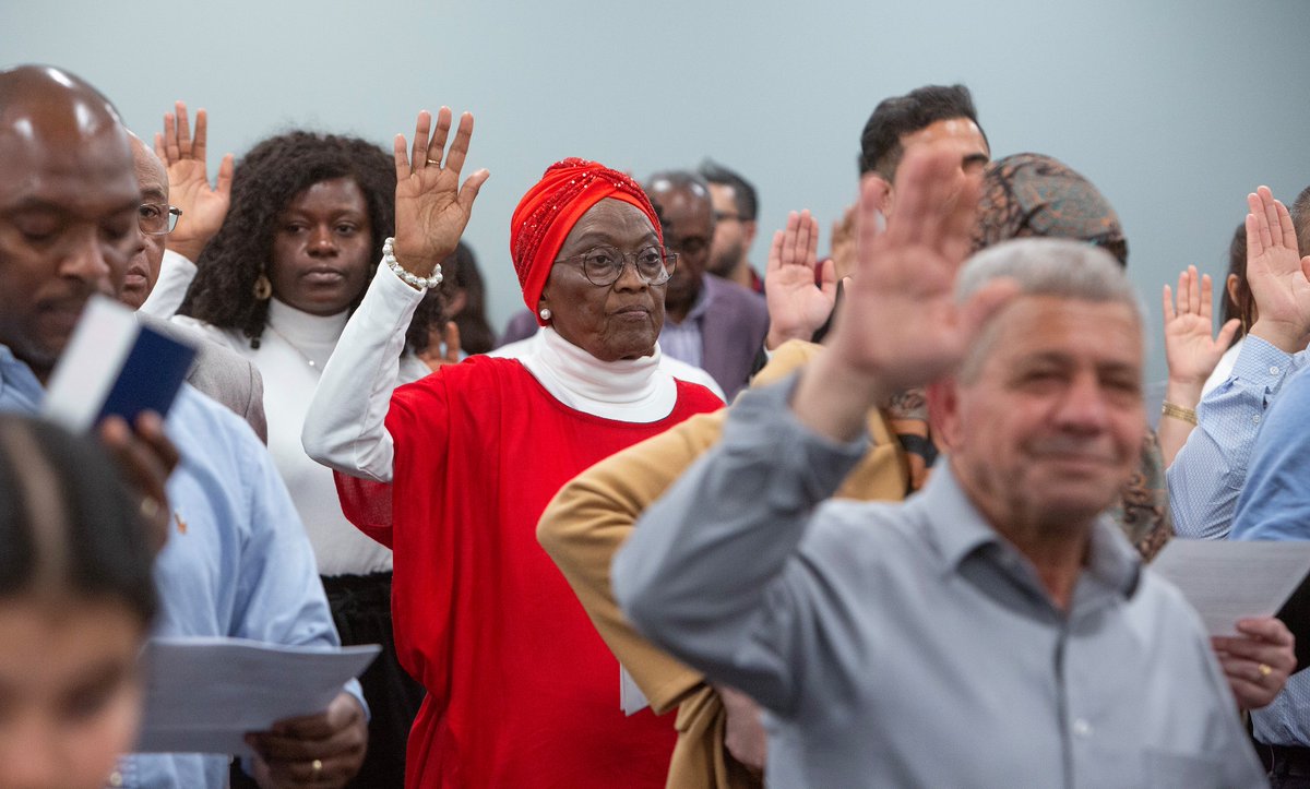 Congratulations to 60 people who became Canadian citizens at a citizenship ceremony in Ottawa, and to the Honorable Rachel Bendayan, on her first ceremony as Minister of Immigration, Refugees and Citizenship!