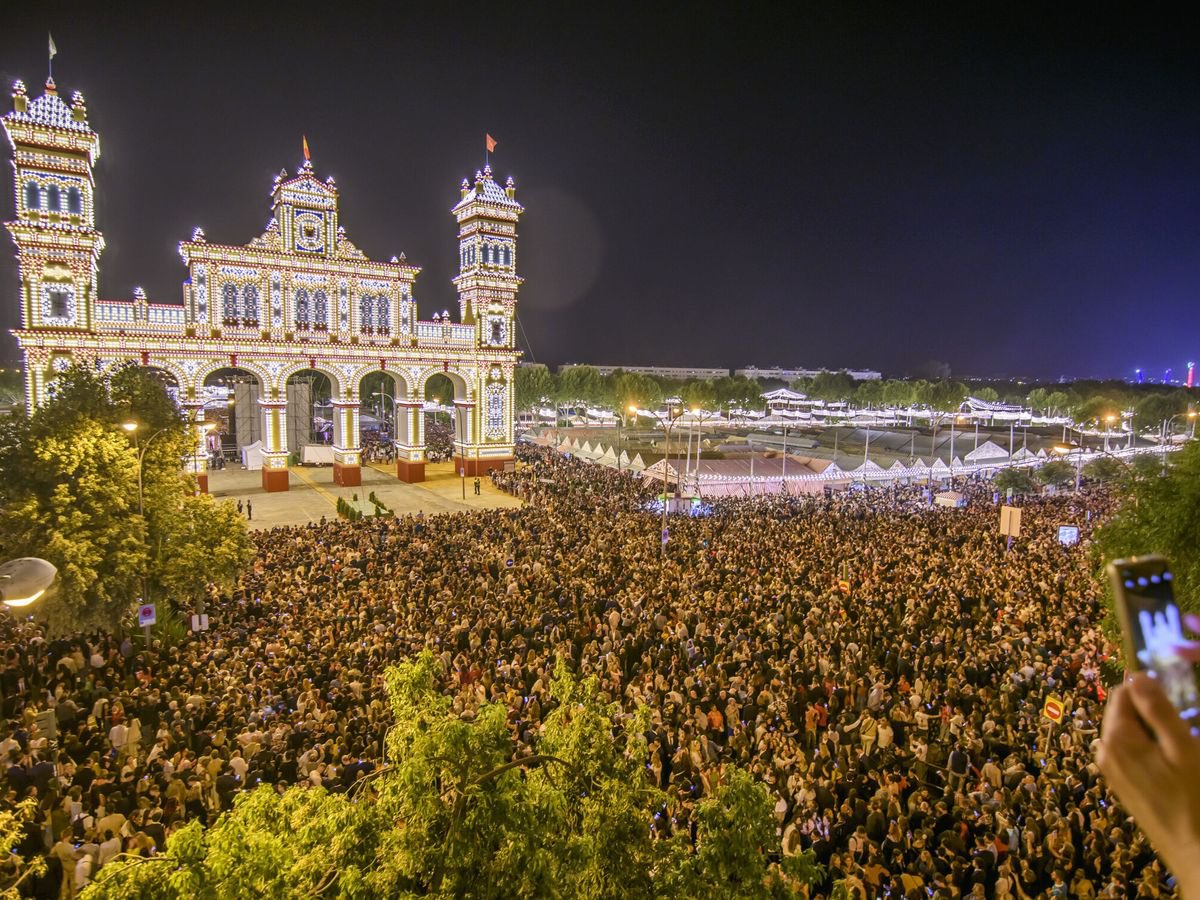LuisJV93's tweet photo. Sevilla en primavera es diferente a las demás. 

Sevilla en primavera es Pasión, albero y azahar. https://t.co/GZAsP1jcjZ