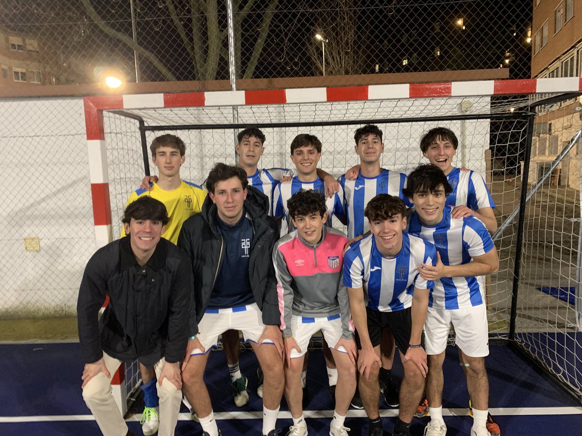 Un partido menos y un paso más para nuestro objetivo. El equipo A de Fútbol Sala ganó con firmeza y trabajo aún gran Marques en el primer partido de Cuartos de Final. Nos vemos en el segundo partido! ¡Gracias afición por hacer de nuestro grito una realidad! ¡Ganar, ganar y ganar!