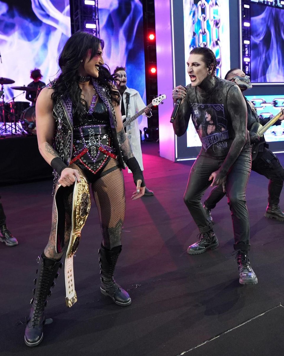 AHEART0FSTONE's tweet image. legendary. 🖤