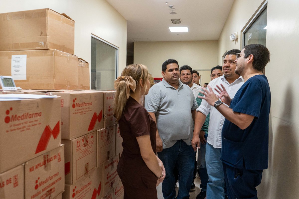 HGMonteSinai's tweet photo. #ElNuevoEcuador | Autoridades del @HGMonteSinai
y delegados de @Fptg2025 recorrieron los servicios de UCI, Unidad de Quemados, Consulta Externa , Farmacia y Bodega donde constataron el abastecimiento de medicinas y los nuevos proyectos de mejora que ejecuta el hospital. https://t.co/pbUNrucIKN