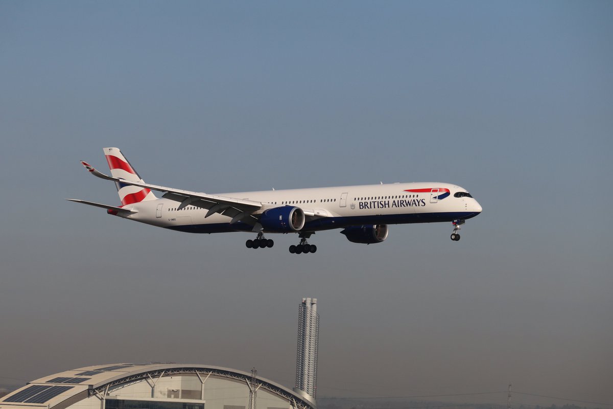 BeateBRS's tweet photo. @DaveWallsworth Great photos! And here's lovely G-XWBS landing at Heathrow a few minutes later... https://t.co/yC0FWqItxq