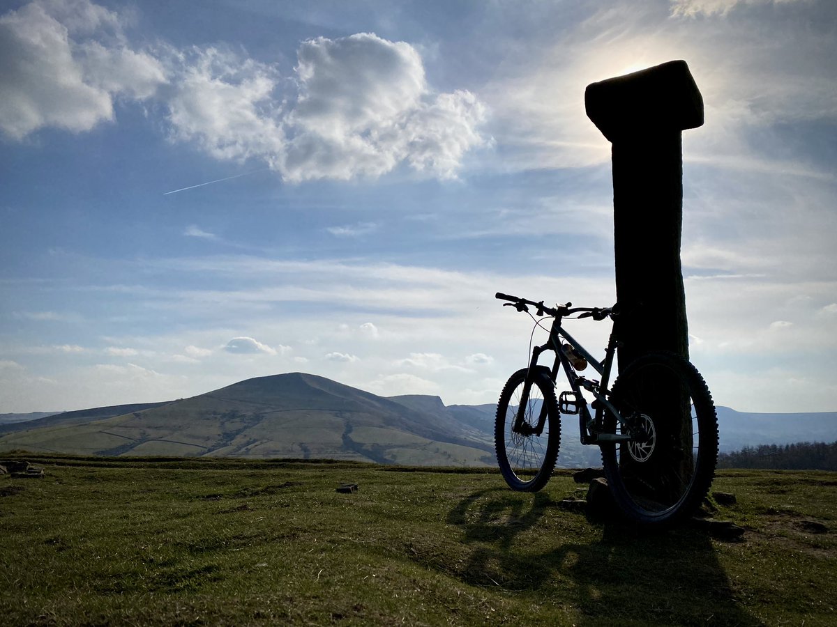 Amazing out there today. So I decided a 30 miler was in order 😎 plus the 3,700ft of course! Get out there while it’s good folks.
#mtb #mtblife <a href="/Absolutemtb1/">Absolutemtb</a>