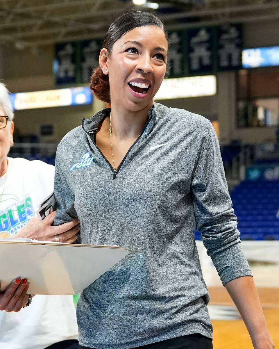 Chelsea Lyles in her FIRST season as head coach of the Florida Gulf Coast Eagles. 🦅👏

✅ 30-1 Overall record
✅ 18-0 Undefeated conference record
✅ 23-game active win streak (2nd NCAA)
✅ 2024-25 ASUN Regular Season Champions 
✅ 2024-25 ASUN Tournament Champions
✅ 2024-25