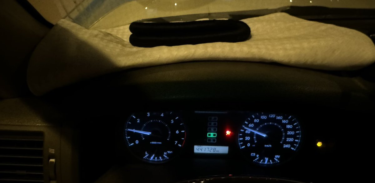 2lp44's tweet image. وانا لاسريت احذف شماغي على الطبلون 
لو الحظ يشّر لي على الدرب —- ما امره