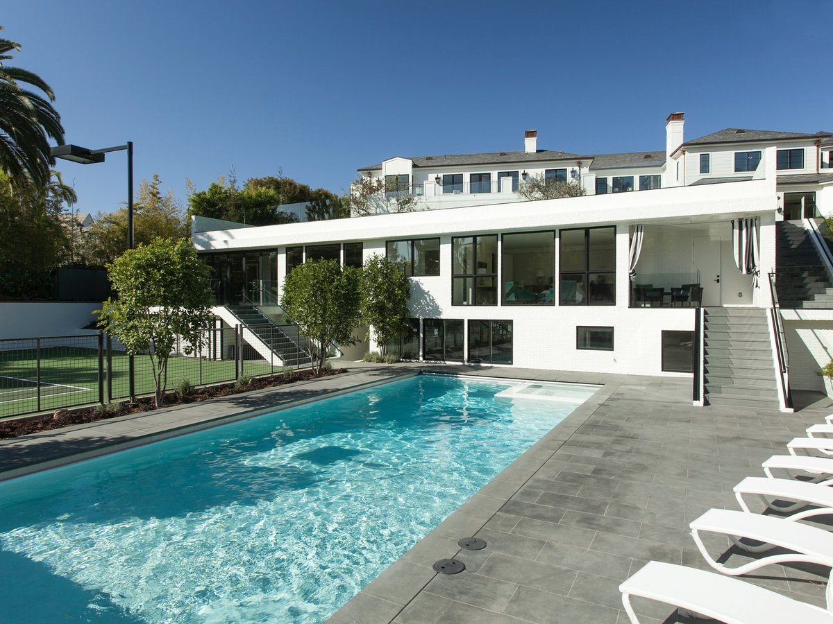 laurimstudio's tweet photo. Hello, Spring! ☀️ Warmer days, fresh air, and more time outside. Who’s ready for poolside lounging and a game on the court? 🏊‍♂️🎾 https://t.co/lYsy4r9AmJ