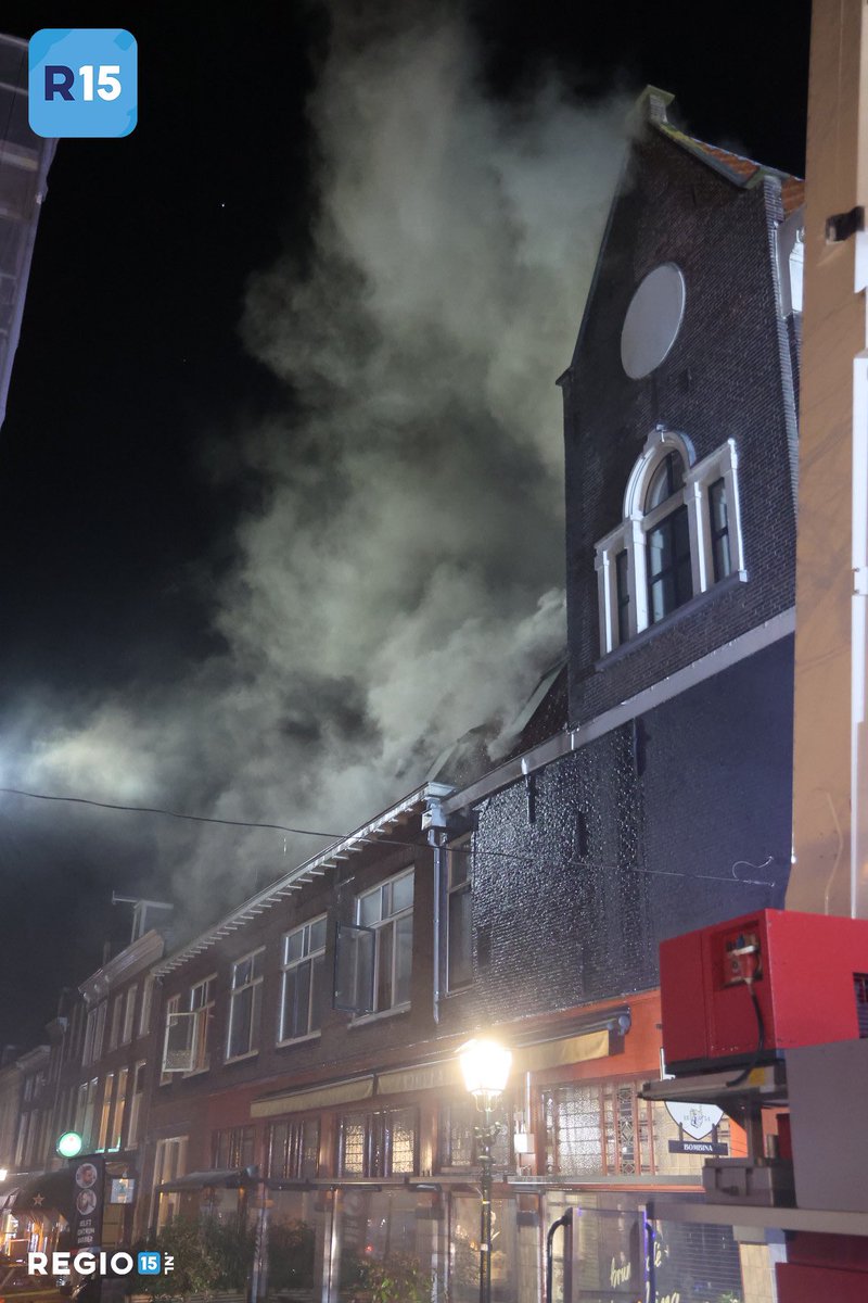vrhbas's tweet image. Dinsdag 18 maart jl. werd het team ingezet bij een complexe afgeschermde brand in de binnenstad van Delft. Een langdurige inzet waarbij het team werd afgelost/ondersteund door het BBM-team van ZHZ #aansluitenensamenwerken #interregionalesamenwerking