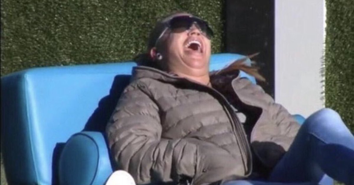 _robergm's tweet photo. Los barcos que pasen por allí van a confundir las carillas de Manuel con un faro #SVGala3 https://t.co/c2xZMJKBNt