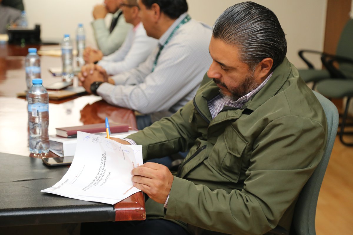 somoscecytem's tweet photo. Esta tarde, nuestro Director General, Joel Cruz Canseco, presidió la reunión del Comité de Ética, con el objetivo de garantizar el cumplimiento del Código de Ética del CECyTEM. 💡📖
Seguimos fortaleciendo una cultura de responsabilidad, respeto y valores en nuestra comunidad. ✅ https://t.co/LGTYgvGejv