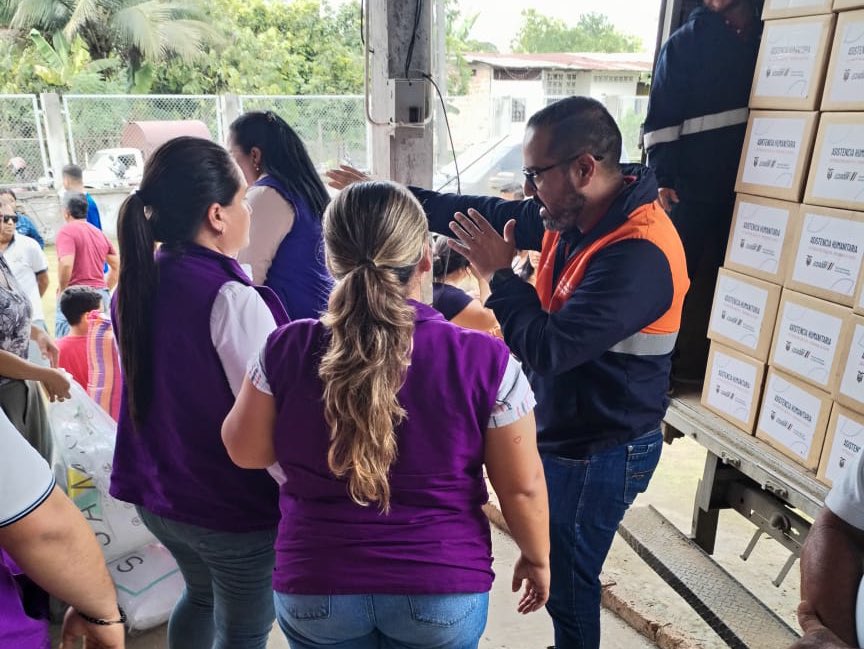 Riesgos_Ec's tweet photo. 📍#MANABI |cantón Tosagua

Se realiza la entrega de asistencia humanitaria a 125 familias que fueron afectadas por la estación invernal en la parroquia Estancilla del cantón #Tosagua 

Atendimos con: 

➡️125 Kits de Primera Respuesta Humanitaria

#ElNuevoEcuador https://t.co/xHBgASpQ3e
