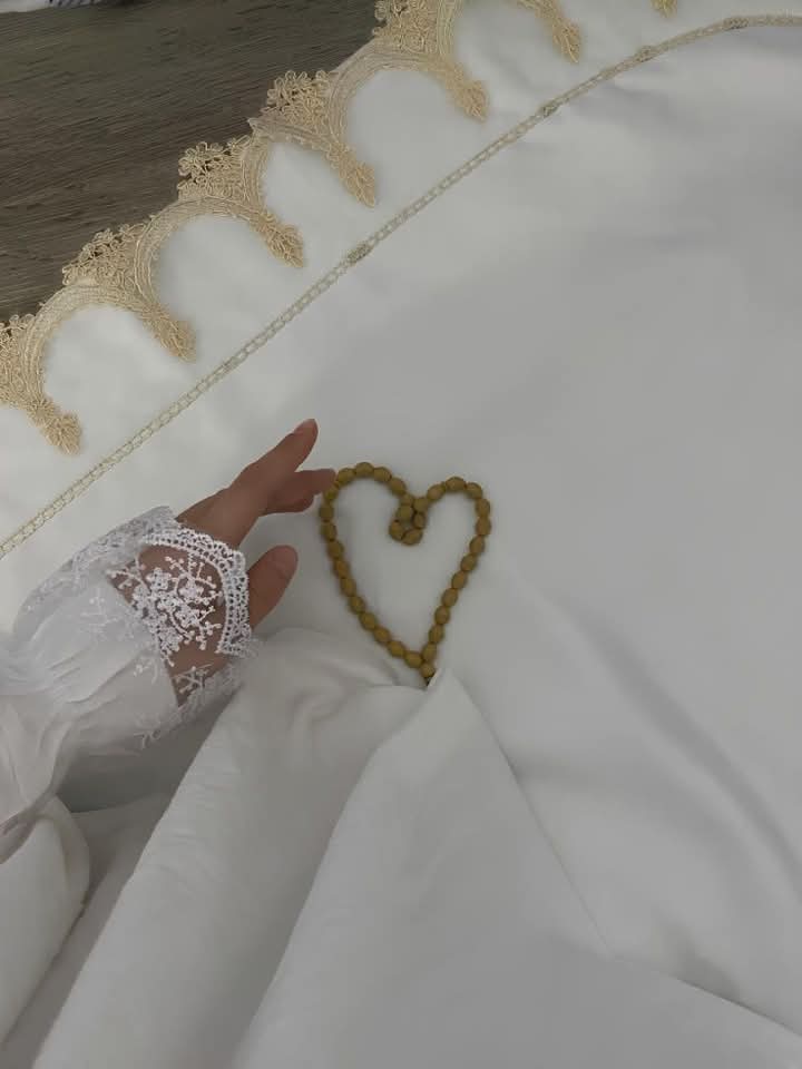 "أَوْدَعْتُ أُمْنِيَتِي بِأَبْوَابِ السَّمَاء، وَاللَّهُ أَكْرَمُ مَنْ يُجِيبُ وَيَسْمَعُ." ❤️‍🩹♡