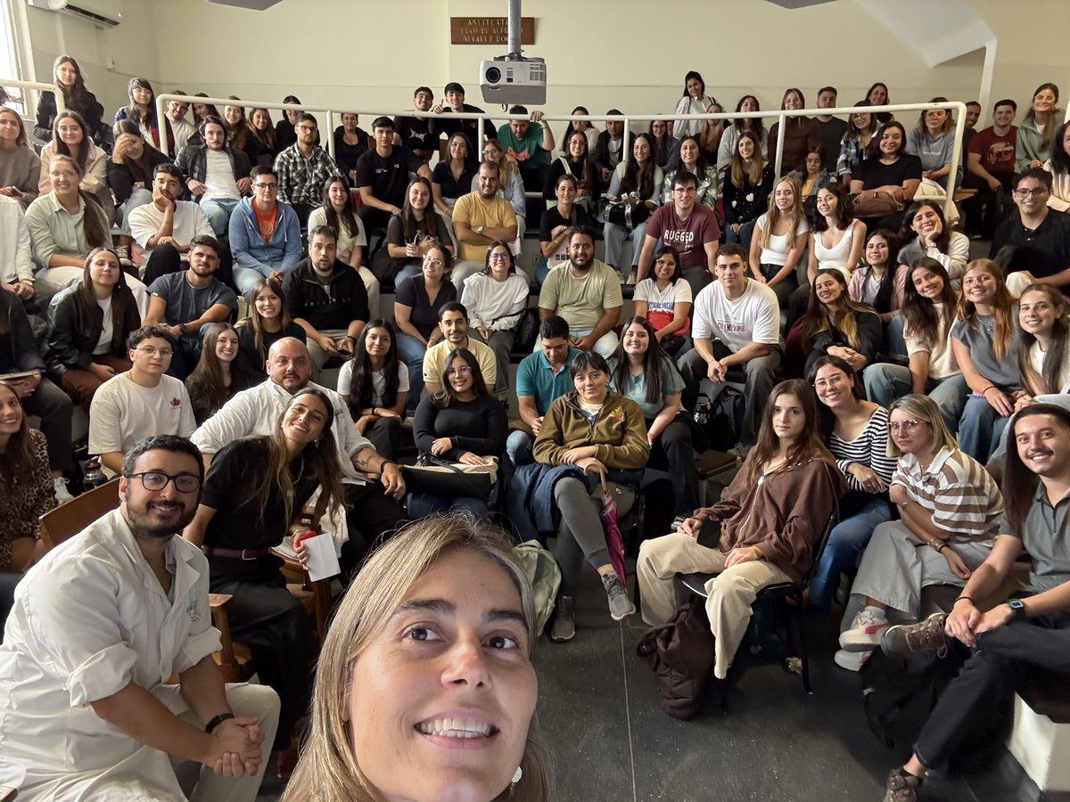 La Unidad Académica Médica A comienza una nueva etapa en redes! 
Con una nueva generación de estudiantes y mucha energía así comenzamos cgi 2025!