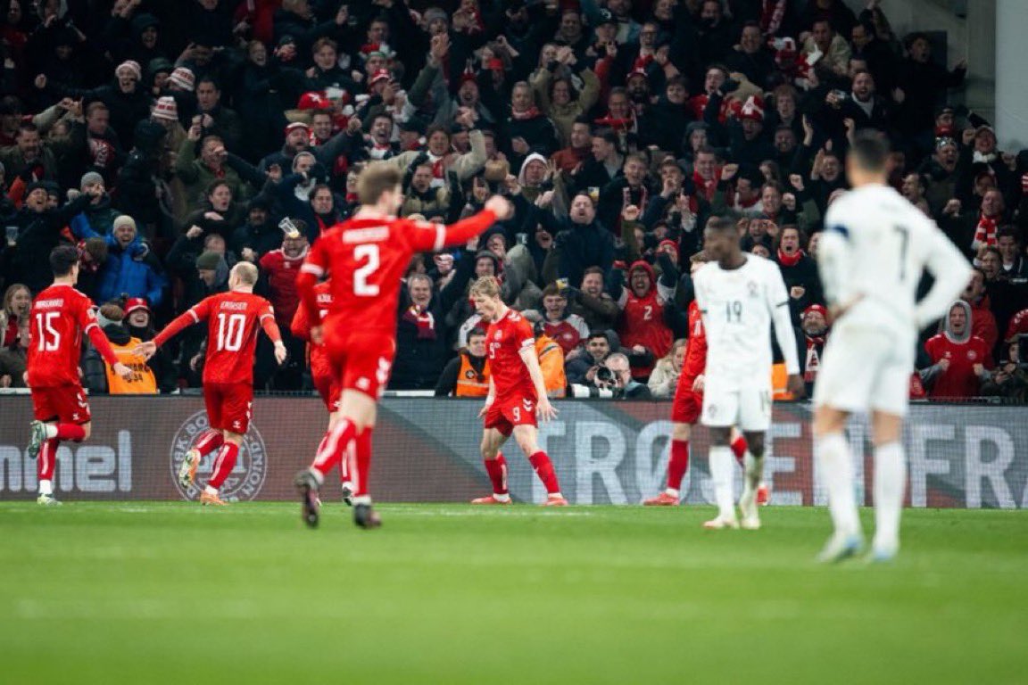 Disrespecting a United legend right in front of him when you're still a united player is crazy