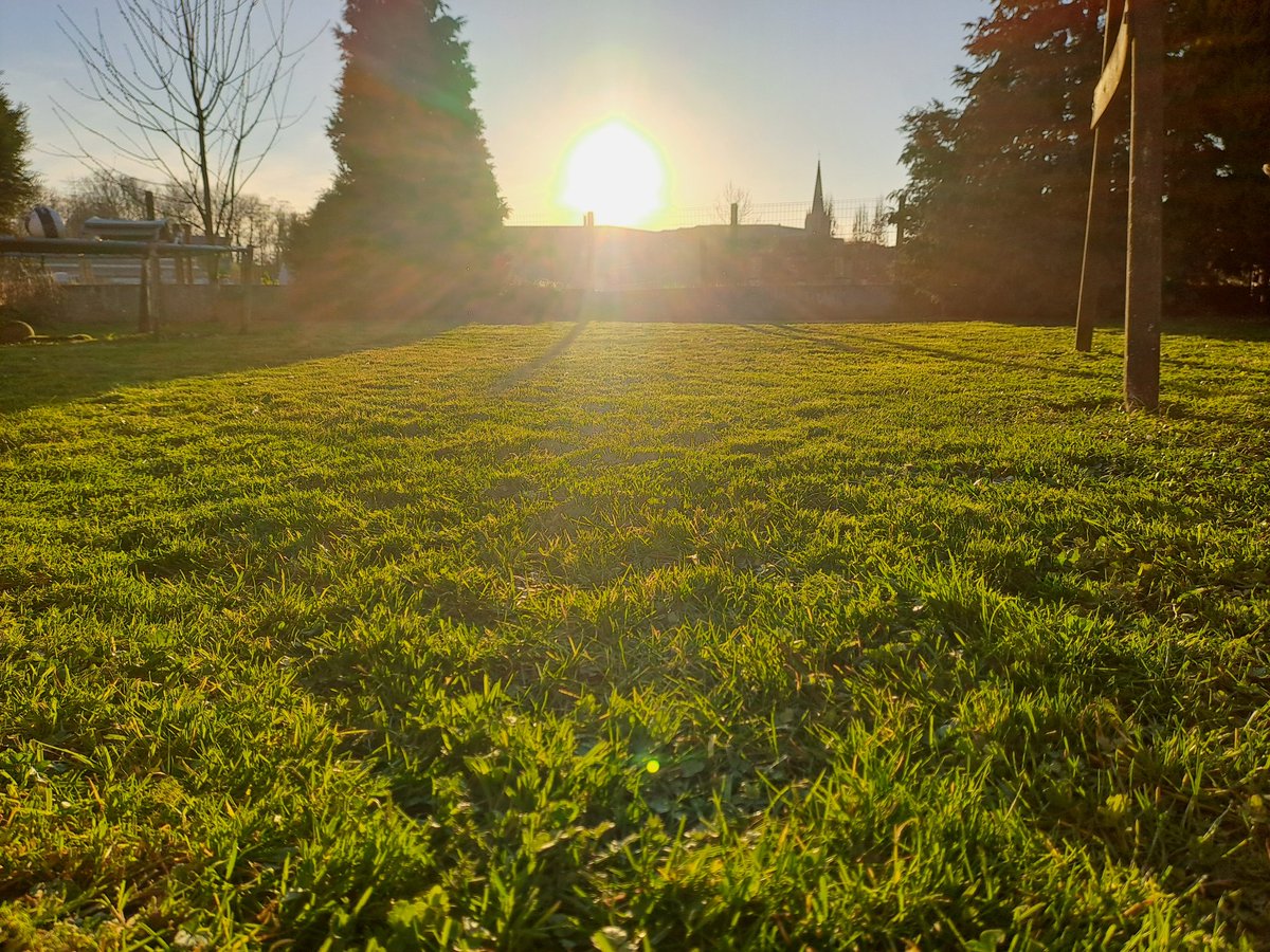 plan_tracker's tweet image. Sunset van uit mijnen hof in de Westvlaanders🍀❤️😎
Goe weekend gewenst aan allen🖐