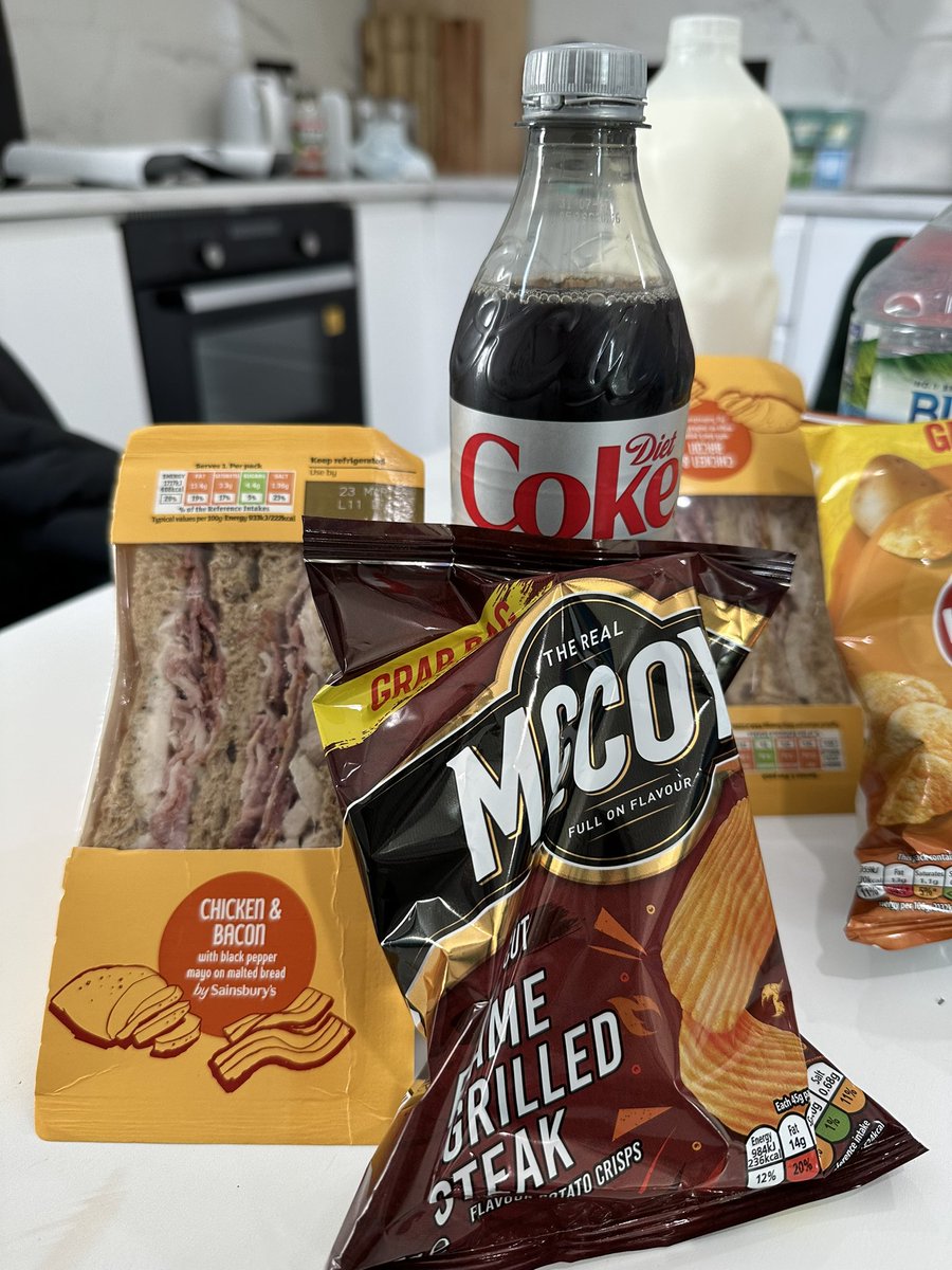 angelina tweet media