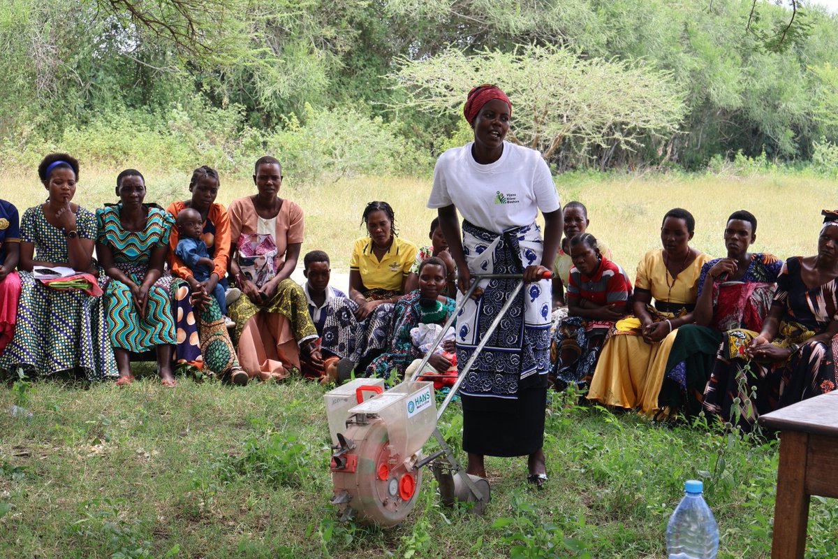seida_tz's tweet photo. The Assistant Regional Administrative secretary accompanied by municipal council staff, WFP and SEIDA in conducting a visit access progress in agricultural sector achieved through VIJANA KILIMO BIASHARA PROJECT implemented by SEIDA https://t.co/QnhY4KQmhH
