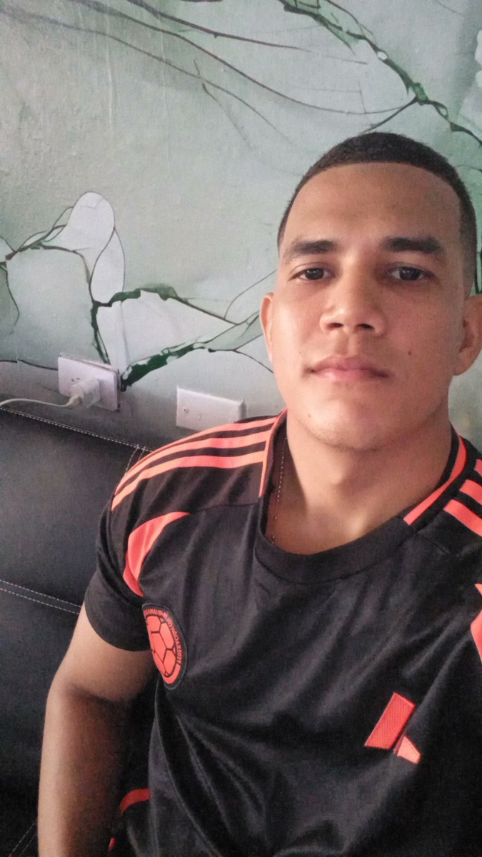 @Charly (@carlossr2411) on Twitter photo 