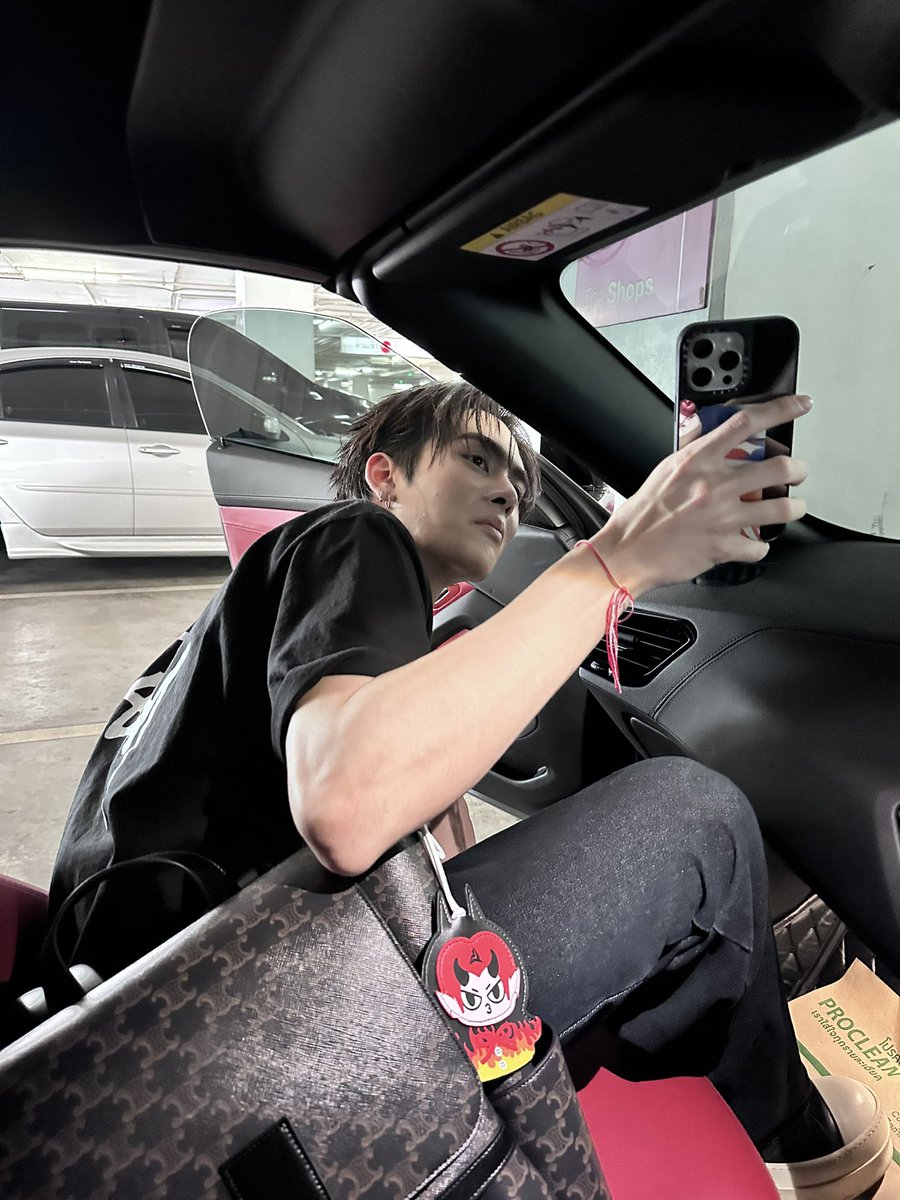 perthppe's tweet image. ขอบคุณทุกคําอวยพรจากทุกคนมากๆนะครับ รักทุกคนมากๆ ขอบคุณสําหรับโปรเจคทุกอย่างคับ จะรีบไปตามเก็บนาา ดีใจมากๆจริงครับ ขอบคุณคําอวยพรจากเพื่อนพี่น้องทุกคนด้วยนะจะ สุดท้าย ขอบคุณตาต้ามากก ไม่คิดว่าจะมา เกือบเซอรไพรสละถ้าไม่ลืมไฟเเชค555555 โคตรรักเลยยน้องชายย มีไรบอกได้เสมอ🖤🤍🤟🏻