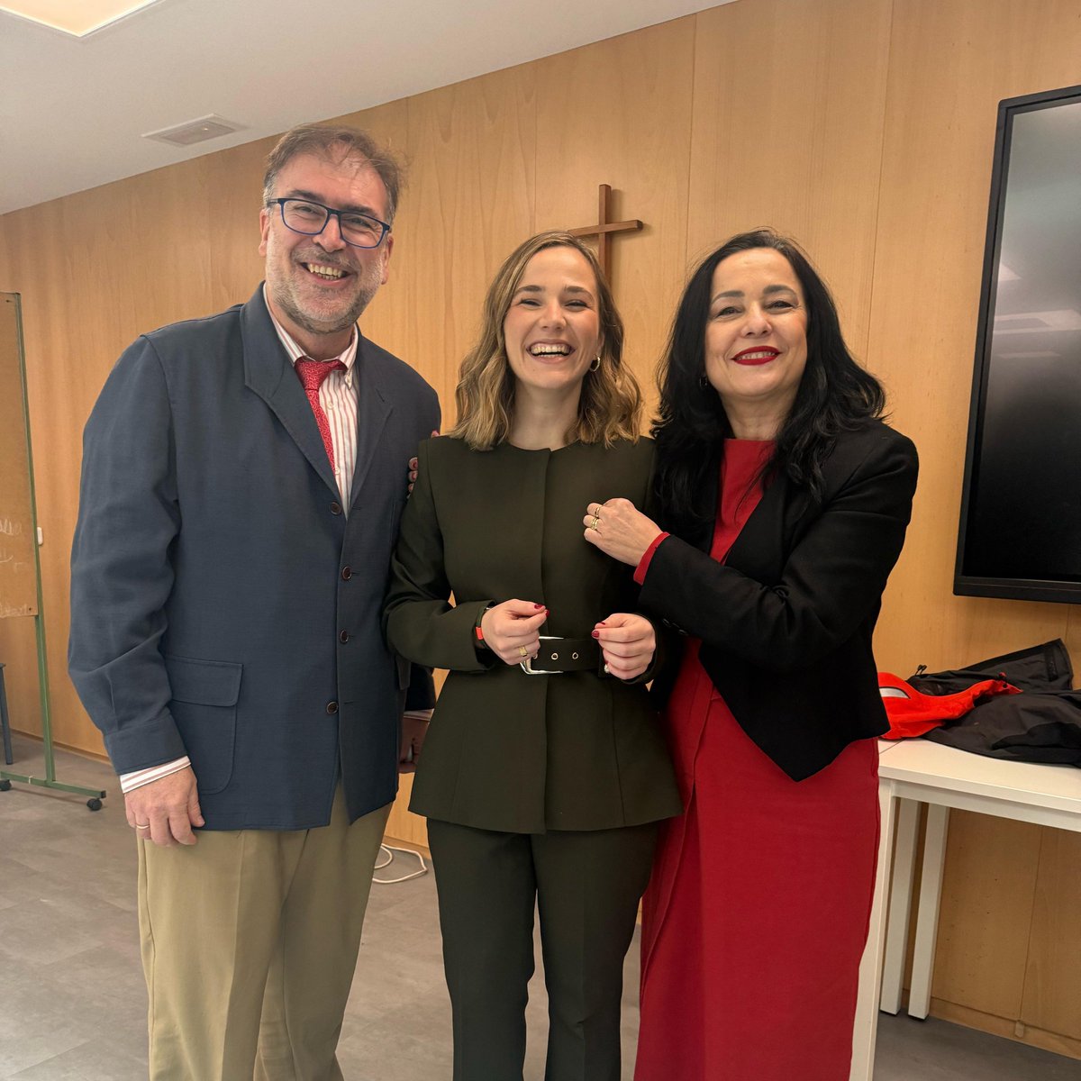 Javier Rupérez (@javierruperez) on Twitter photo Hace hoy una semana que <a href="/lauramayomar/">Laura Mayo Martinez</a> defendió su tesis #Anorexia #Metabolomics #Microbiome. Un orgullo enorme haberla dirigido (ok, co-dirigido <a href="/antogarfer/">Antonia Garcia</a> 😉) y haber podido compartir tiempo con una persona tan excepcional. En todo. Solo me queda desearte todo lo mejor Hace hoy una semana que <a href="/lauramayomar/">Laura Mayo Martinez</a> defendió su tesis #Anorexia #Metabolomics #Microbiome. Un orgullo enorme haberla dirigido (ok, co-dirigido <a href="/antogarfer/">Antonia Garcia</a> 😉) y haber podido compartir tiempo con una persona tan excepcional. En todo. Solo me queda desearte todo lo mejor