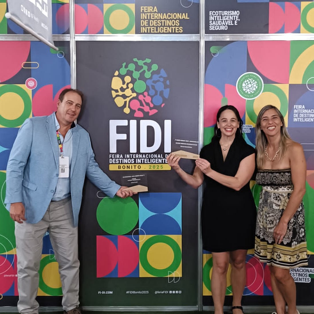 DescubriMvd's tweet photo. #Montevideo recibió doble reconocimiento en los Premios Iberoamericanos DTI 2025 😄👏

👉Premiada en la categoría #Accesibilidad
👉Por segundo año consecutivo elegida como Destino Turístico Inteligente del año

📲Más información: https://t.co/dAv65xyQBd https://t.co/ar0ducGqOp