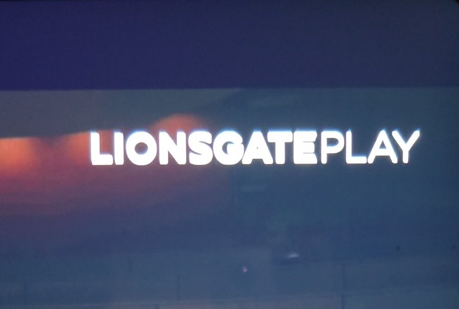 nits2max's tweet photo. @lionsgateplayIN The LIONSGATEPLAY logo is excessively bright, causing significant visual distraction during dark movie scenes.  This was my first experience with the platform, and I suggest reducing either the logo's brightness or size for improved user comfort. https://t.co/HLdFOhk4sn