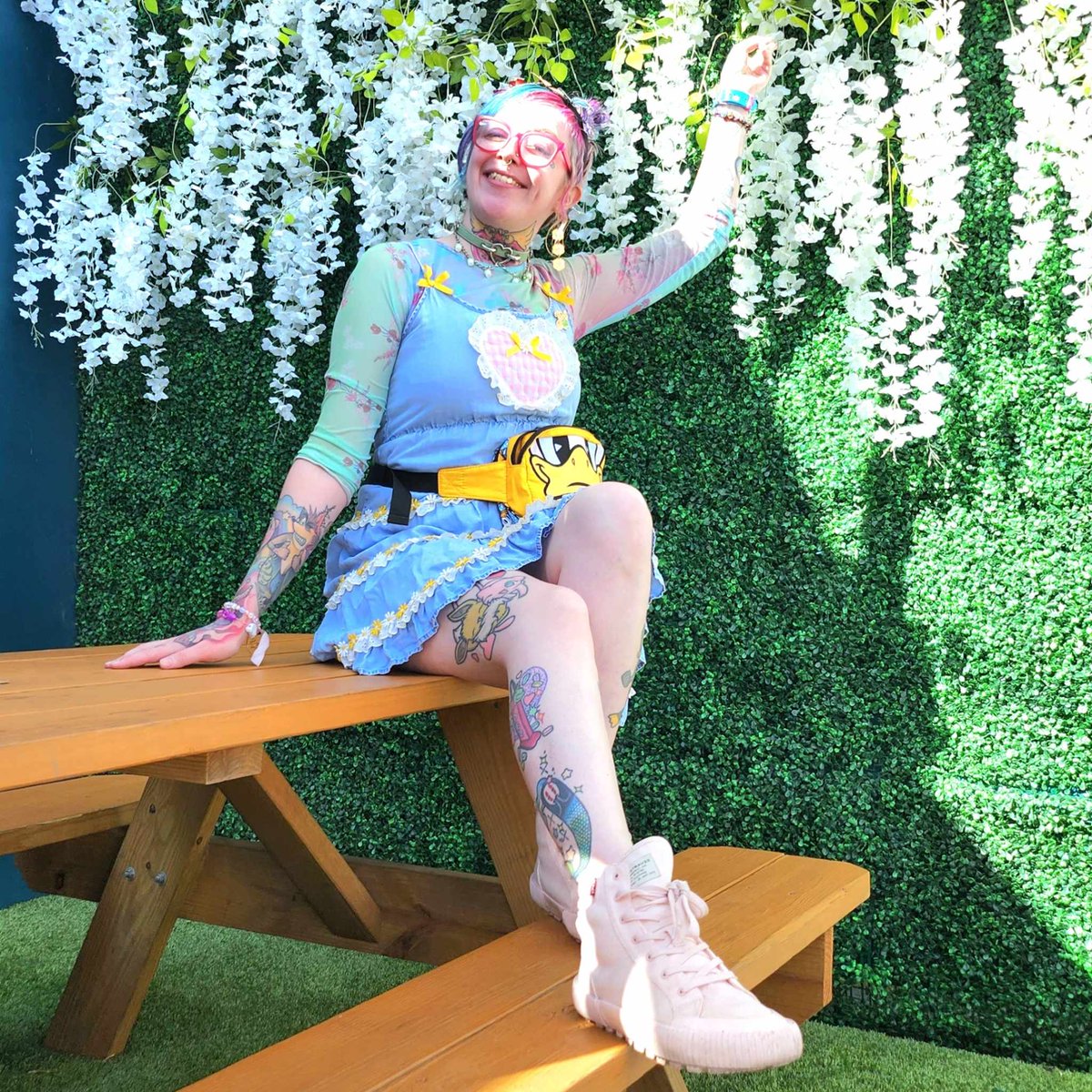 Jules @ BizBaz Club 🌈✨☁️ tweet media