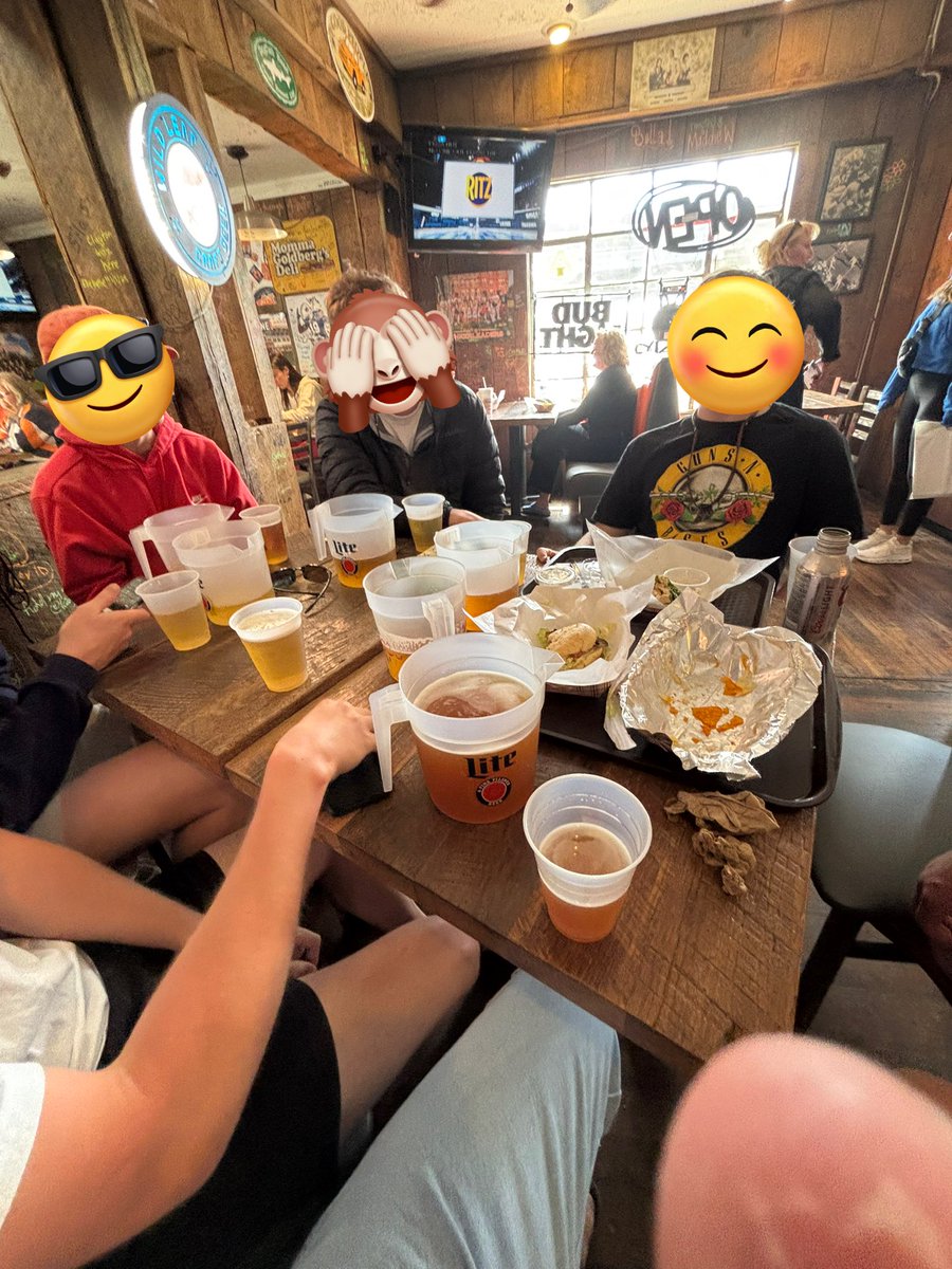 zippuh101's tweet photo. Class? No March madness and beers at 11 https://t.co/FOJO6iisgM