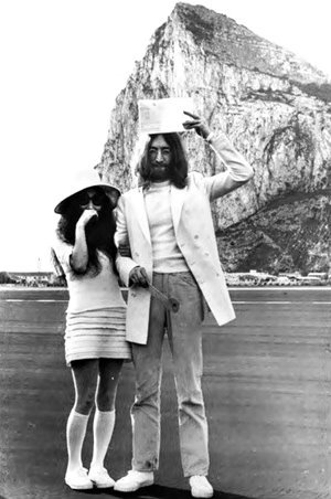77MASH's tweet image. #OnThisDay, 1969, #JohnLennon get married with #YokoOno in #Gibraltar, #Spain