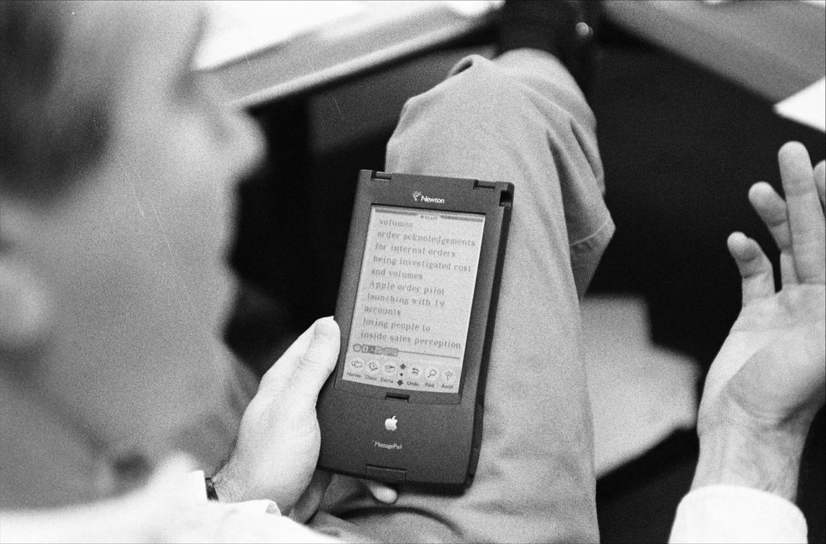 prototyp0s's tweet image. Apple Newton (1993)