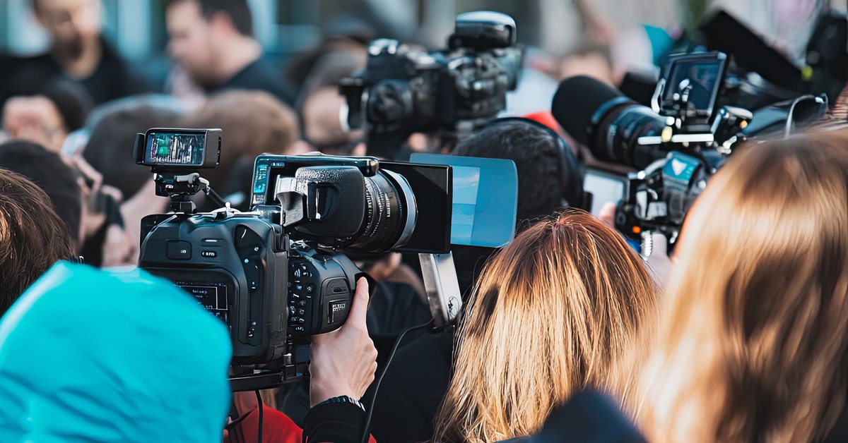 Crisis Communication Done Right: How Johnson &amp; Johnson and Chipotle Recovered Trust

Crises don’t destroy brands—poor responses do. But some companies turn crises into trust-building moments through smart communication.

--Chipotle’s Food Safety Crisis (2015-2016) – A Comeback