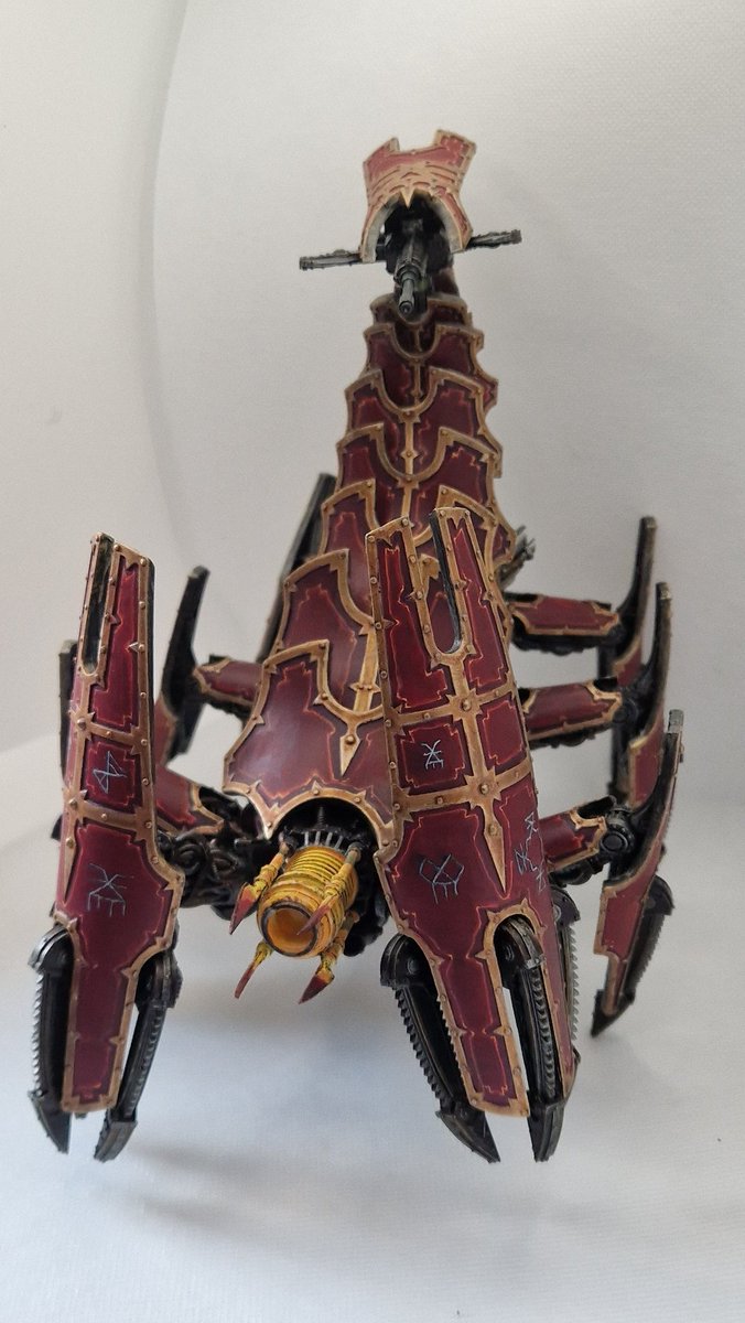 RichardScott95's tweet photo. Finally finished the brass scorpion #WarhammerCommunity #warhammer40k #miniaturepainting also @warhammer please, no more ball joints, messed up one now he's got a back leg up like a dog having a slash 😅 https://t.co/wZtVCVJFln