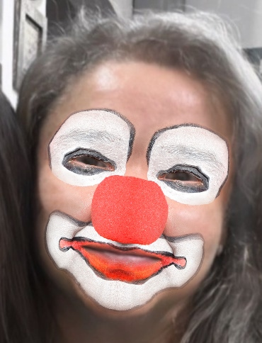 AndreaVer2000's tweet photo. @LilileGonzalez @LilileGonzalez  mejor aprende a maquillarte mejor, te queda muy payasa! https://t.co/itvgU3d80b